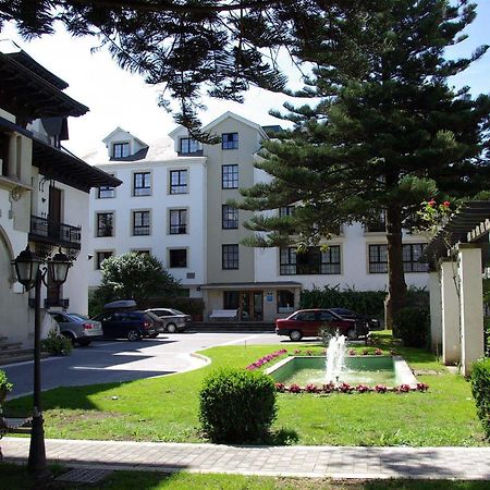 Hotel Y Apartamentos Arias Навія Екстер'єр фото