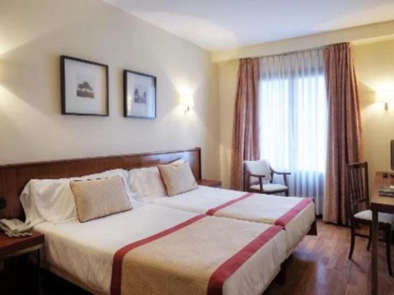 Hotel Y Apartamentos Arias Навія Екстер'єр фото